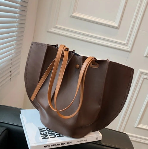 IRIS Bucket Bag
