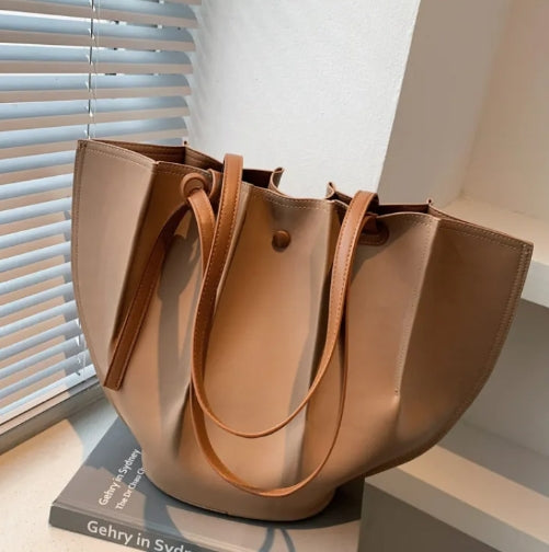IRIS Bucket Bag