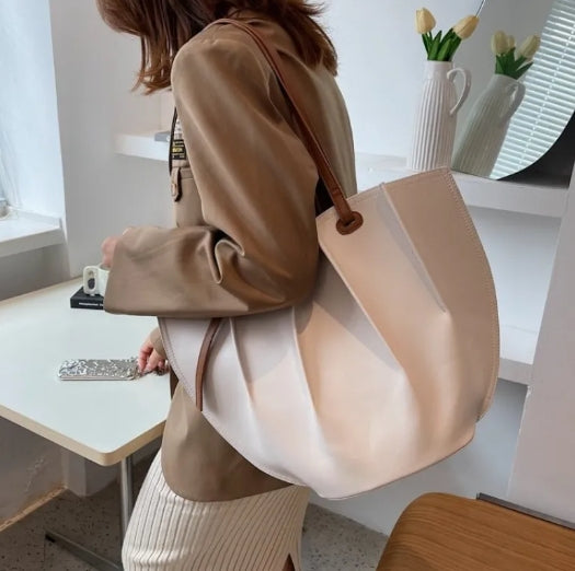 IRIS Bucket Bag