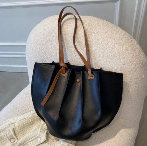 IRIS Bucket Bag
